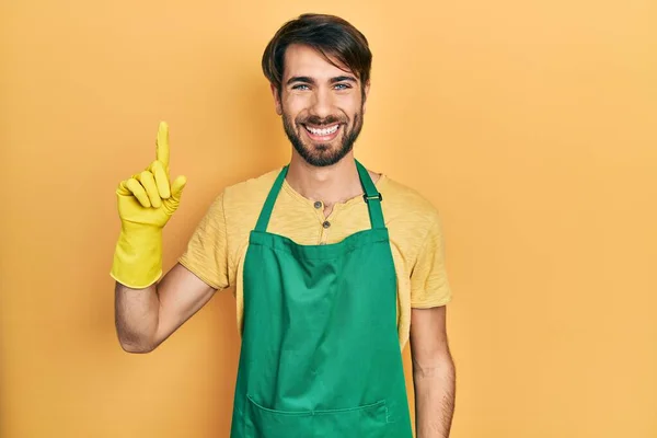 Young Hispanic Man Wearing Cleaner Apron Gloves Smiling Idea Question — Foto de Stock