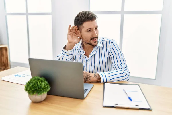 Young Handsome Man Beard Working Office Using Computer Laptop Smiling — Stock Fotó