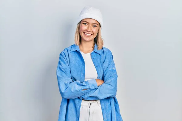 Beautiful Blonde Woman Wearing Wool Hat Happy Face Smiling Crossed — Stok fotoğraf