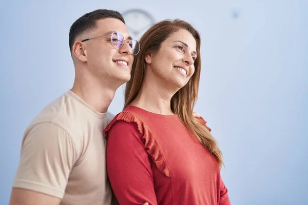 Man Woman Mother Son Standing Together Home — Stockfoto