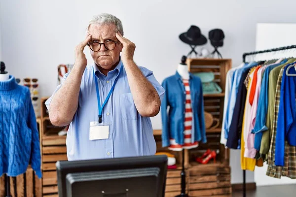 Senior Man Grey Hair Working Manager Retail Boutique Hand Head — Foto Stock