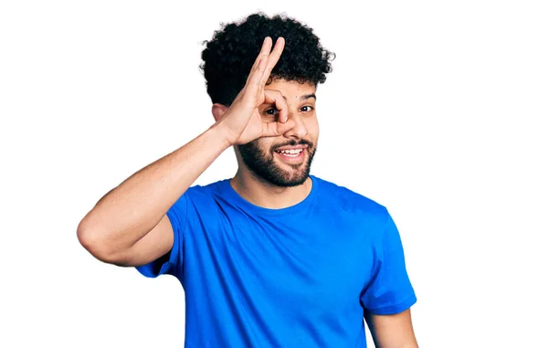 Jovem Árabe Homem Com Barba Vestindo Casual Azul Shirt Fazendo — Fotografia de Stock