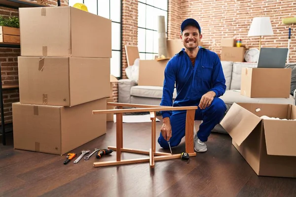 Young Hispanic Man Working Moving Service Looking Positive Happy Standing — Stok fotoğraf