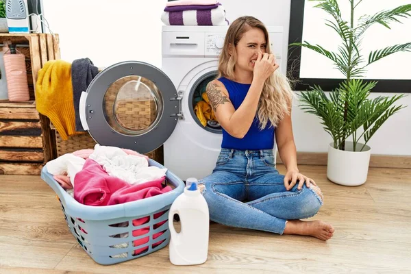 Young Beautiful Woman Doing Laundry Sitting Wicker Basket Smelling Something — Stok fotoğraf