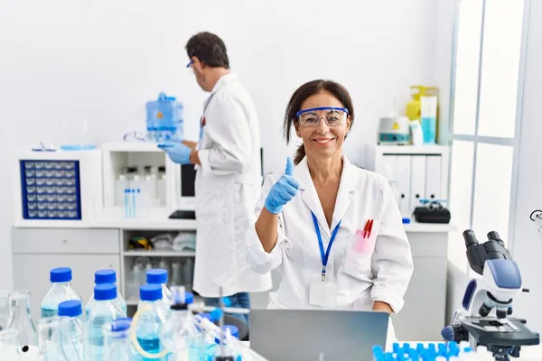 Middle Age Woman Working Scientist Laboratory Smiling Happy Positive Thumb — Fotografia de Stock