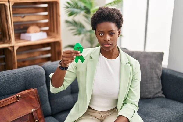 African American Woman Holding Support Green Ribbon Thinking Attitude Sober — Stok fotoğraf