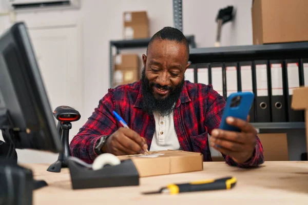 Jonge Afrikaans Amerikaanse Man Commerce Business Worker Met Behulp Van — Stockfoto