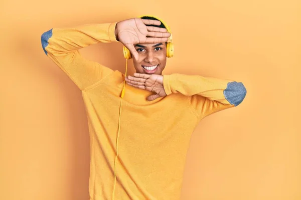 Young African American Guy Listening Music Using Headphones Smiling Cheerful — Stock Fotó