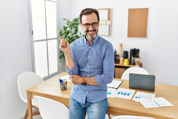 Middle Age Hispanic Man Beard Wearing Business Clothes Office Big —  Fotos de Stock