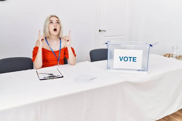 Young Caucasian Woman Political Election Sitting Ballot Amazed Surprised Looking — Photo