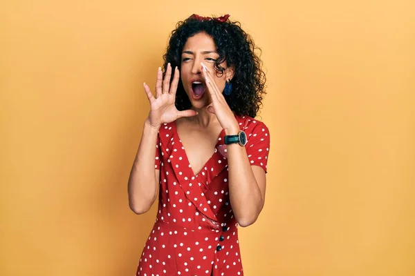Young Latin Girl Wearing Summer Dress Shouting Angry Out Loud — Stockfoto