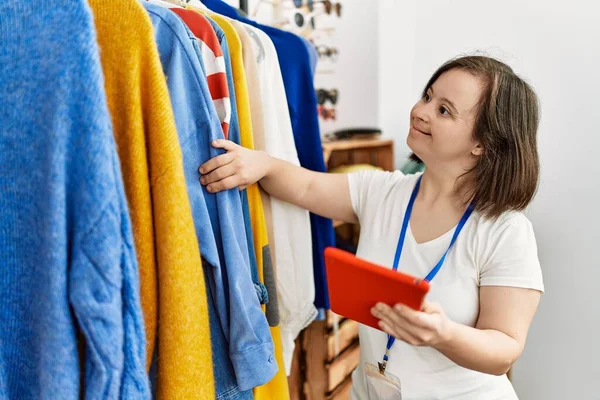Brunette Woman Syndrome Checking Clothes Tablet Retail Shop — ストック写真