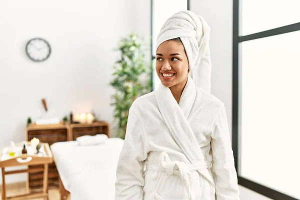 Young Brunette Woman Wearing Towel Bathrobe Standing Beauty Center Looking — Foto Stock