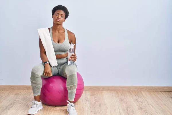 African American Woman Wearing Sportswear Sitting Pilates Ball Looking Camera — Stockfoto