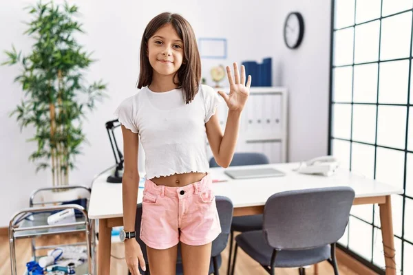 Young Hispanic Girl Standing Pediatrician Clinic Showing Pointing Fingers Number — Stockfoto