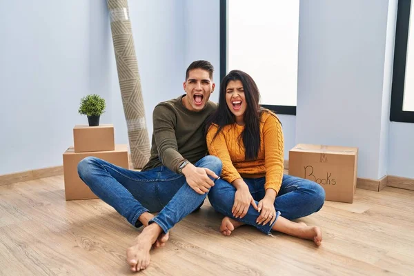 Young Couple Sitting Floor New Home Angry Mad Screaming Frustrated — Stock Photo, Image