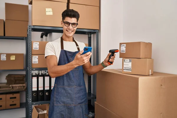Young Hispanic Man Ecommerce Business Worker Scanning Package Office — Fotografia de Stock
