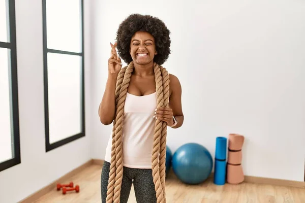 Young African American Woman Afro Hair Gym Training Battle Ropes — Stock Photo, Image
