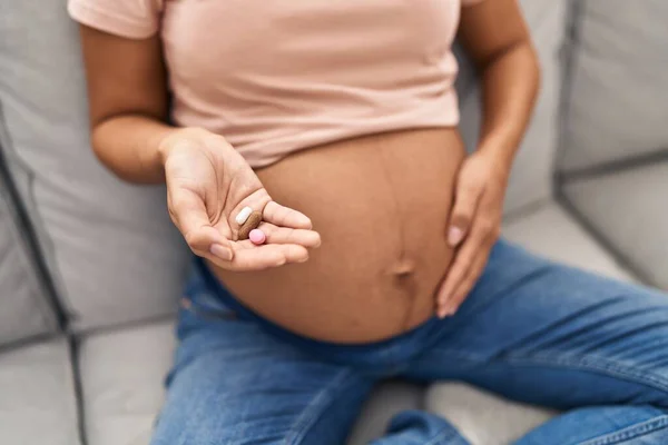 Young Latin Woman Pregnant Holding Pills Home — 스톡 사진
