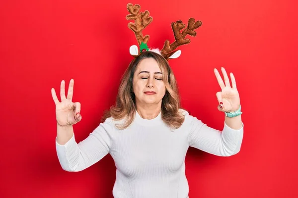 Middle Age Caucasian Woman Wearing Cute Christmas Reindeer Horns Relax — Photo