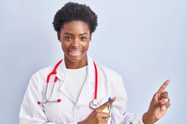 African American Woman Wearing Doctor Uniform Stethoscope Smiling Looking Camera — стокове фото