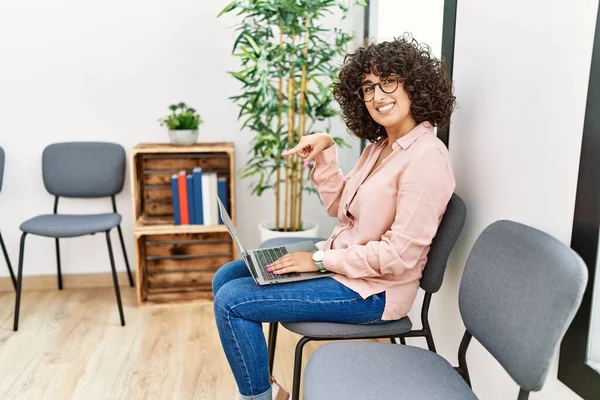 Young Middle Eastern Woman Sitting Waiting Room Working Laptop Smiling — Stockfoto