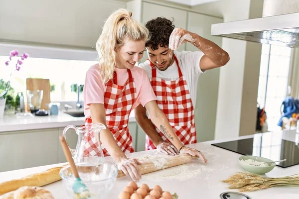 Pareja Joven Sonriendo Feliz Amasando Masa Con Las Manos Cocina —  Fotos de Stock