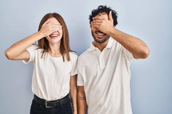 Young Couple Wearing Casual Clothes Standing Together Smiling Laughing Hand — Zdjęcie stockowe