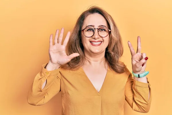 Middle Age Caucasian Woman Wearing Casual Clothes Glasses Showing Pointing — ストック写真