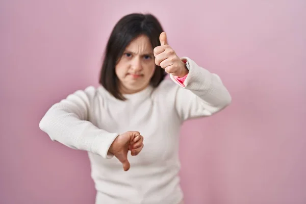 Woman Syndrome Standing Pink Background Doing Thumbs Disagreement Agreement Expression — Stock Fotó