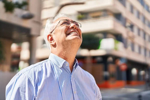 Senior Man Smiling Confident Looking Sky Street — Stock Photo, Image