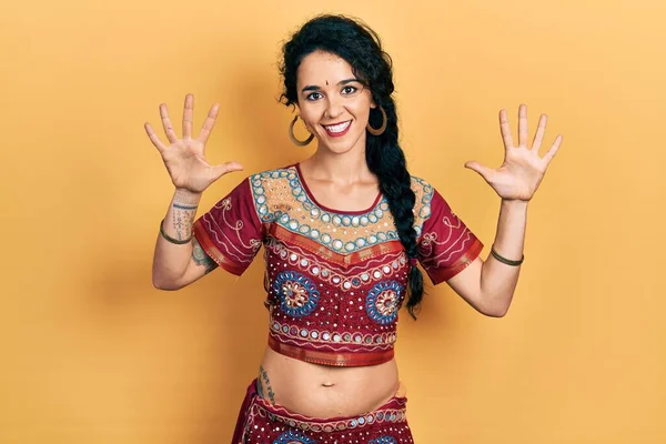 Young Woman Wearing Bindi Bollywood Clothing Showing Pointing Fingers Number — Stock Fotó