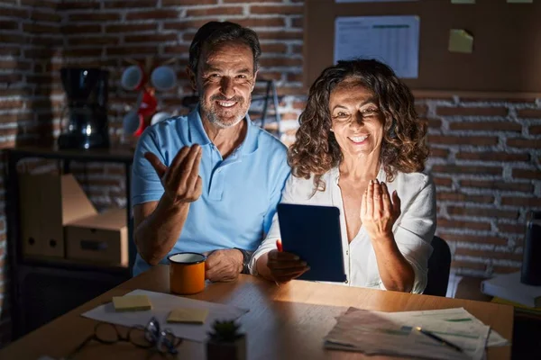 Middle Age Hispanic Couple Using Touchpad Sitting Table Night Beckoning —  Fotos de Stock