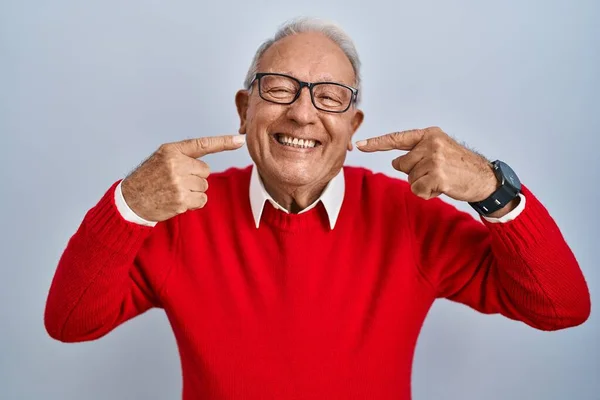 Senior Man Grey Hair Standing Isolated Background Smiling Cheerful Showing — Stock fotografie