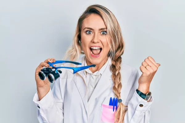 Beautiful Young Blonde Woman Holding Scientist Glasses Pointing Thumb Side —  Fotos de Stock