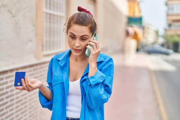 Young Woman Talking Smartphone Holding Credit Card Street — Foto Stock