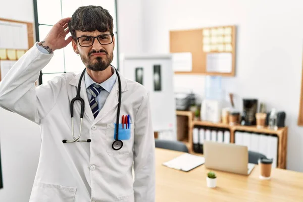 Hispanic Man Beard Wearing Doctor Uniform Stethoscope Office Confuse Wonder — Stock Photo, Image