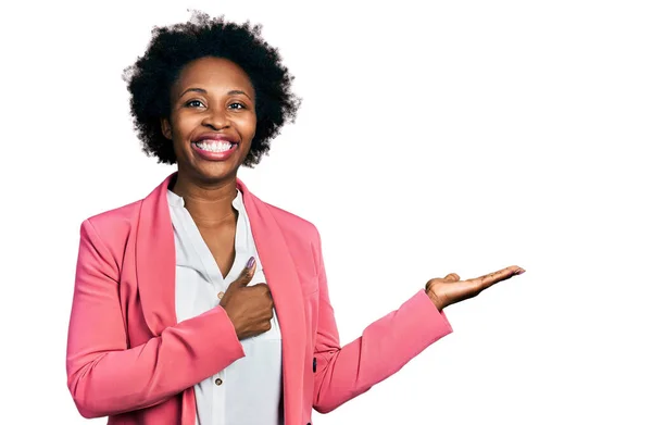 African American Woman Afro Hair Wearing Business Jacket Showing Palm — Stockfoto