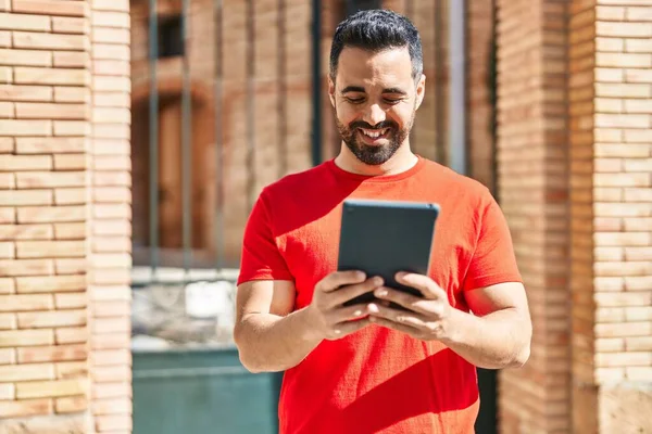 Young Hispanic Man Smiling Confident Using Touchpad Street — Foto Stock