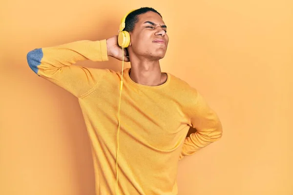 Young African American Guy Listening Music Using Headphones Suffering Neck — Stock Fotó