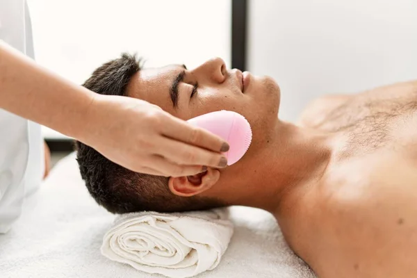 Young Hispanic Man Relaxed Having Facial Treatment Cleaning Face Electric — Stock Photo, Image