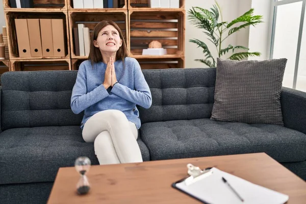 Young Brunette Woman Consultation Office Begging Praying Hands Together Hope — Stock Photo, Image