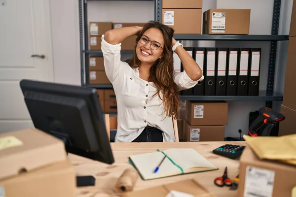 Young Hispanic Woman Working Small Business Ecommerce Relaxing Stretching Arms — Stock Photo, Image