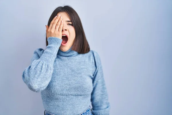 Young Hispanic Woman Standing Blue Background Yawning Tired Covering Half — Photo