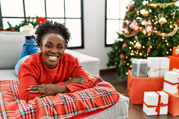 Young African American Woman Lying Sofa Christmas Tree Happy Cool — Stockfoto