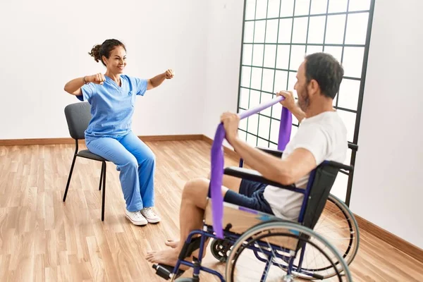 Middle Age Man Woman Having Rehab Session Using Elastic Band —  Fotos de Stock
