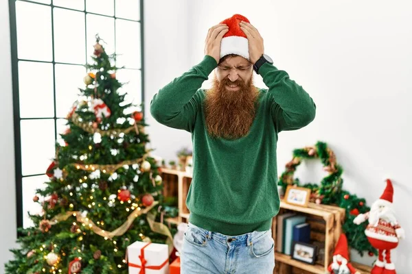 Redhead Man Long Beard Wearing Christmas Hat Christmas Tree Suffering — Stockfoto