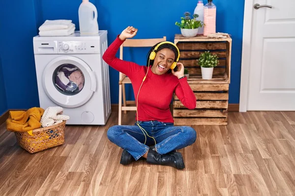African American Woman Listening Music Waiting Washing Machine Laundry Room — 图库照片