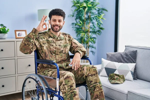 Arabe Homme Portant Uniforme Camouflage Armée Assis Sur Fauteuil Roulant — Photo