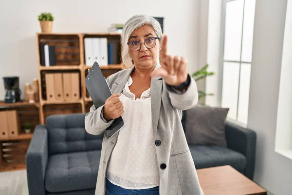 Middle Age Woman Grey Hair Consultation Office Pointing Finger Angry — 스톡 사진